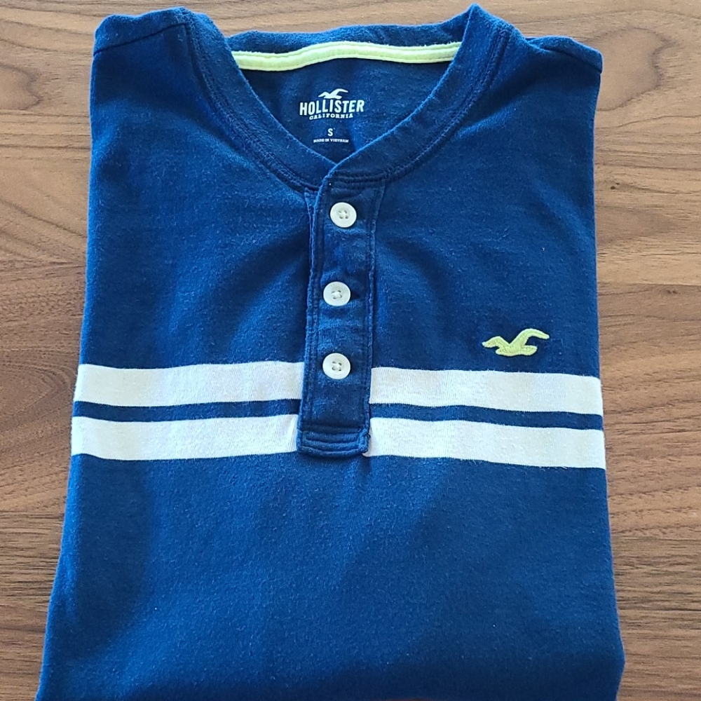 Hollister Mens Three Button Long Sleeve Shirt